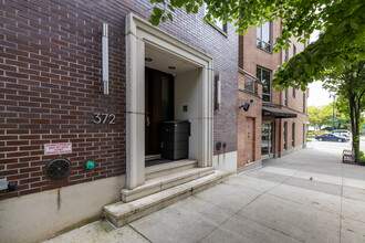 372 W 11th St in New York, NY - Building Photo - Building Photo