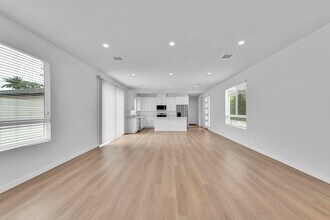 8702 North Silver Way in Northridge, CA - Building Photo - Building Photo