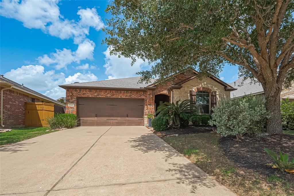 6142 Harmony Park Lane in Fulshear, TX - Building Photo