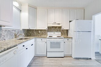 2711 N Halifax Ave in Daytona Beach, FL - Building Photo - Building Photo