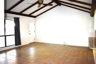 1901 Mistletoe Ln in Rockdale, TX - Foto de edificio - Building Photo