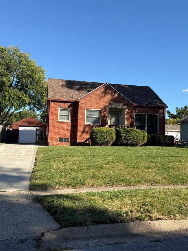 3927 39th St in Des Moines, IA - Building Photo - Building Photo