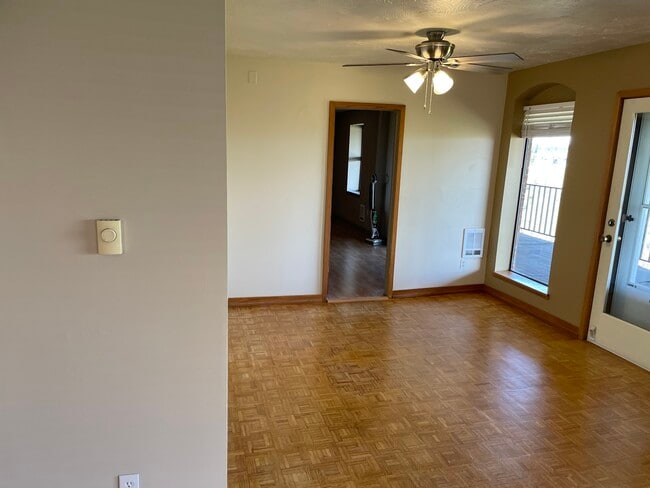 1916 W Riverside Ave, Unit 4 in Spokane, WA - Building Photo - Building Photo