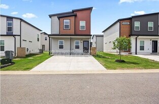 1061 Kentucky Ave in Bentonville, AR - Building Photo