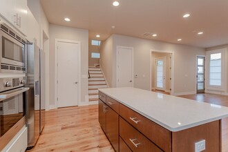 5825 Pinon Vista Dr in Austin, TX - Foto de edificio - Building Photo