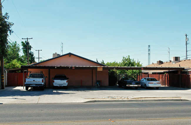 2340 N Maple Ave in Fresno, CA - Building Photo - Building Photo