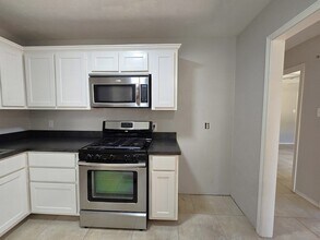 2311 Haynes Ave, Unit B in Midland, TX - Foto de edificio - Building Photo