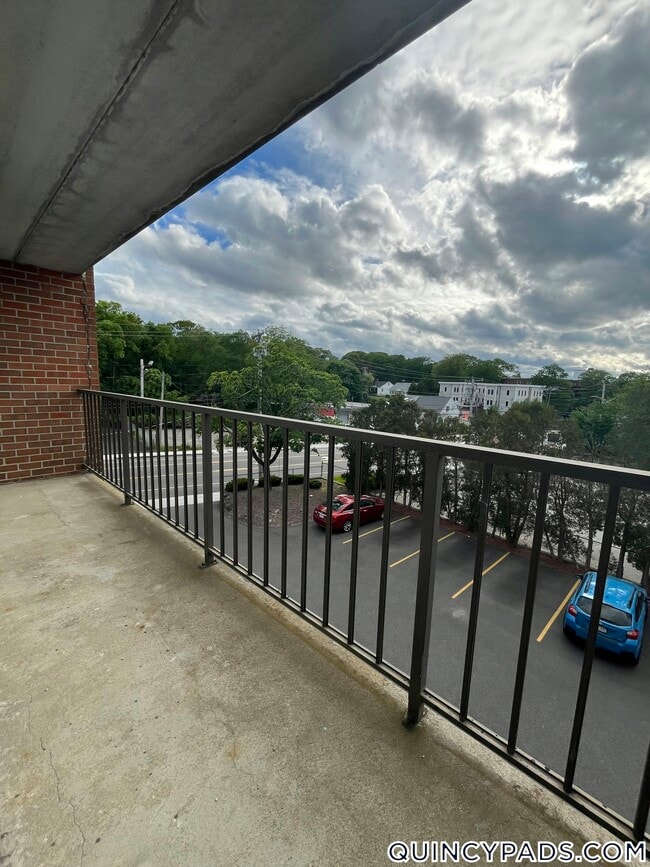 182 Quincy Ave