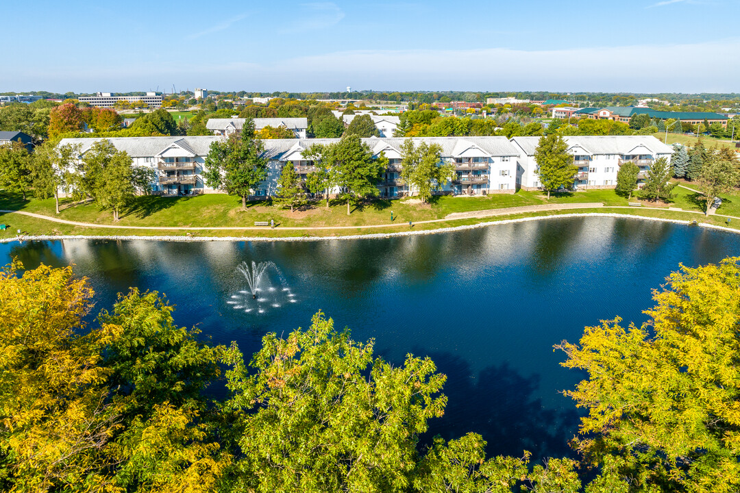 Sun Prairie/Vista Court Apartments in West Des Moines, IA - Building Photo