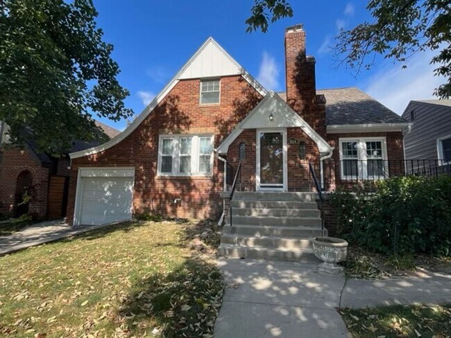 6014 Poppleton Ave in Omaha, NE - Building Photo - Building Photo