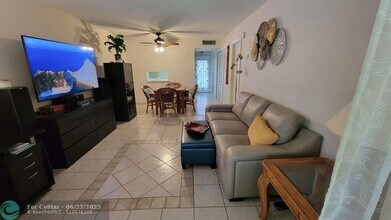 3001 NW 46th Ave in Lauderdale Lakes, FL - Building Photo - Building Photo