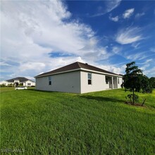 4150 NE 9th Ave in Cape Coral, FL - Foto de edificio - Building Photo