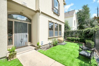 926 Birdsall St in Houston, TX - Building Photo - Building Photo