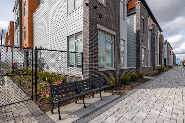 Five85West in Perth Amboy, NJ - Foto de edificio - Building Photo