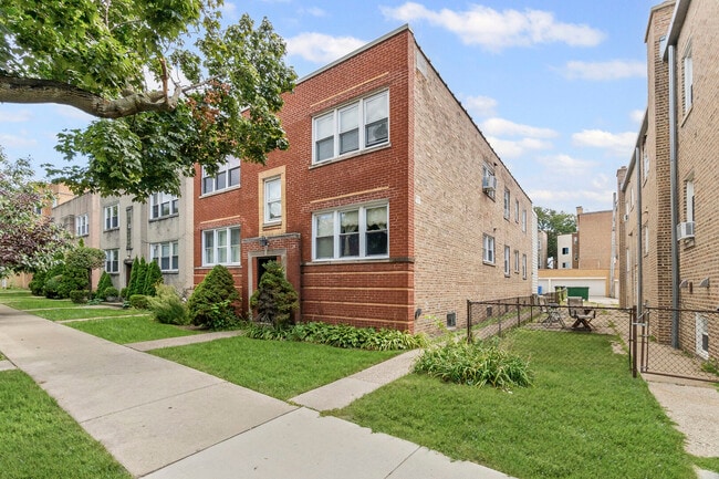 2553 W Summerdale Ave in Chicago, IL - Building Photo - Building Photo