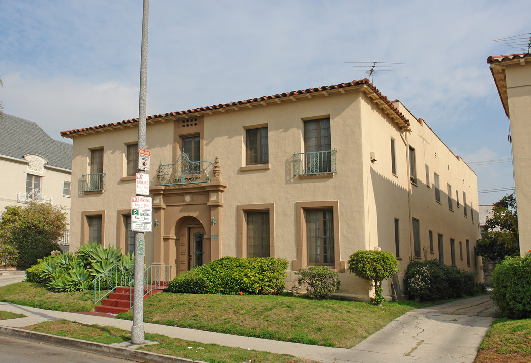 624-630 S Dunsmuir Ave in Los Angeles, CA - Building Photo