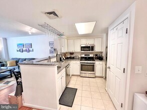 3830 9th St N, Unit 105 WEST in Arlington, VA - Building Photo - Building Photo
