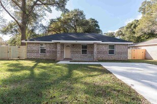 245 Cary Memorial Dr in Pensacola, FL - Building Photo