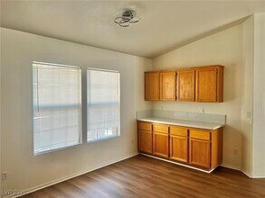 10733 Esk Dr in Las Vegas, NV - Foto de edificio - Building Photo