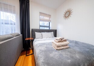 317 E 75th St in New York, NY - Building Photo - Building Photo