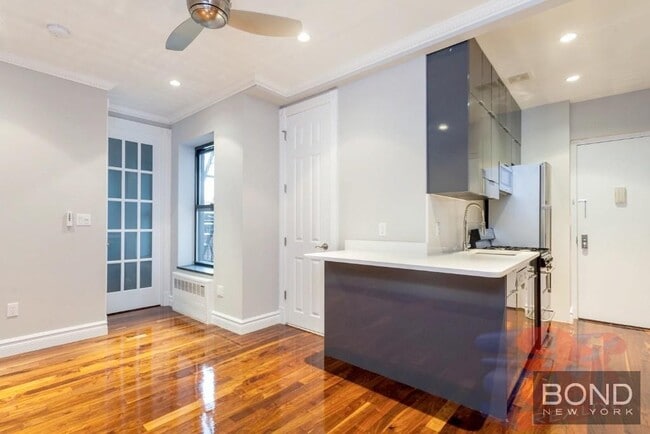 property at 1590 Lexington Ave