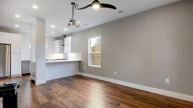 105 Elkhart St in Austin, TX - Building Photo - Building Photo