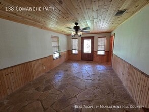 138 Comanche Path in Bandera, TX - Building Photo - Building Photo