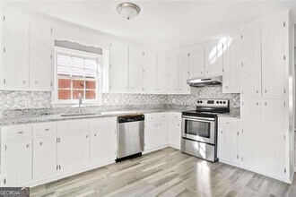 5232 Ridge Forest Dr in Stone Mountain, GA - Building Photo - Building Photo