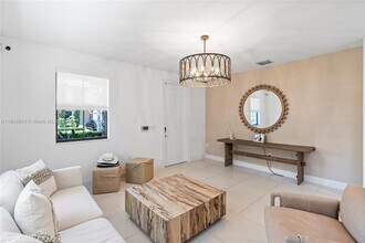 9974 NW 86th Terrace in Doral, FL - Building Photo - Building Photo