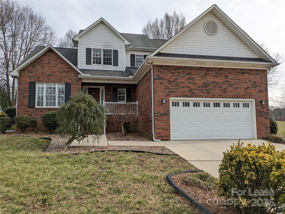 129 Bald cypress Ln in Mooresville, NC - Building Photo