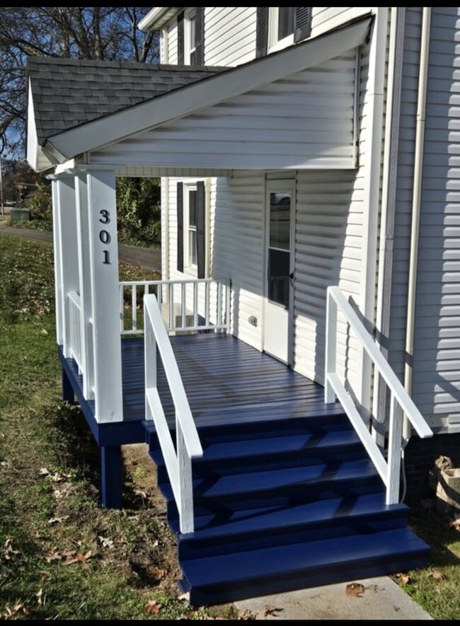 property at 303 N Houston St