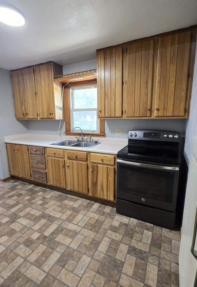 836 Knoll Ave in Waterloo, IA - Building Photo - Building Photo