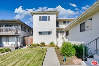 5011 W 59th St in Los Angeles, CA - Building Photo - Building Photo
