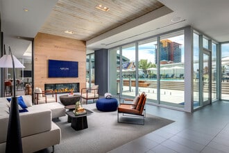 222 E Jefferson St, Unit ID1369271P in Phoenix, AZ - Foto de edificio - Building Photo