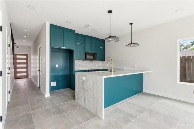 14 Bicentennial Blvd in McAllen, TX - Building Photo - Building Photo