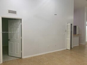 1176 NE 32nd Ave in Homestead, FL - Building Photo - Building Photo