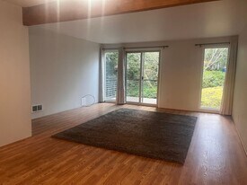 146 N 144th St in Seattle, WA - Building Photo