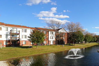 Orchard Lakes Apartments in Wood Dale, IL - Building Photo - Building Photo