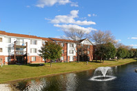 Orchard Lakes Apartments in Wood Dale, IL - Foto de edificio - Building Photo