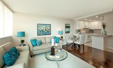 Applewood on the Park in Mississauga, ON - Building Photo - Interior Photo