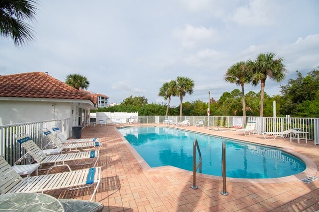 768 Lago Dr in Cape Canaveral, FL - Building Photo - Building Photo