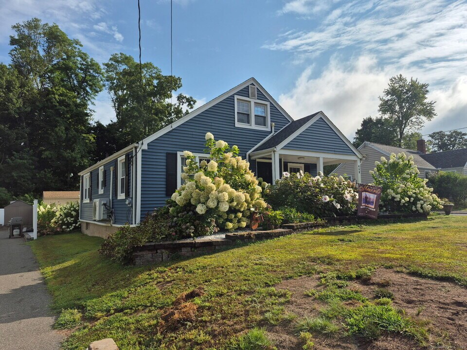 468 Church St in Wallingford, CT - Building Photo