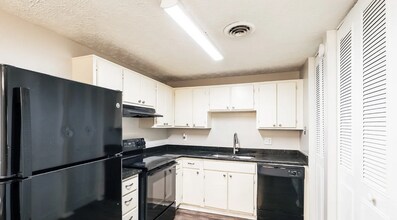 2730 Old S Dr in Jonesboro, GA - Building Photo - Building Photo