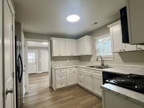 2916 McDonald Dr SW in Decatur, AL - Building Photo - Building Photo