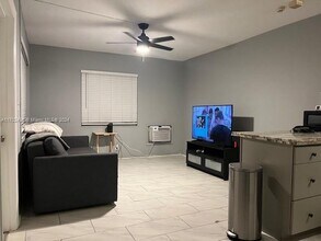 926 NE 18th St-Unit -1 in Fort Lauderdale, FL - Building Photo - Building Photo