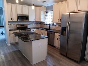 2435 Brackley Dr NW in Albuquerque, NM - Foto de edificio - Building Photo