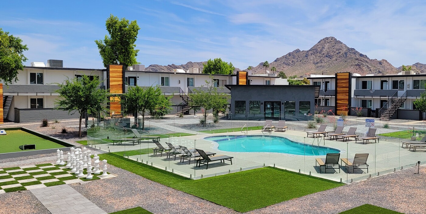 Fringe Mountain View in Phoenix, AZ - Building Photo