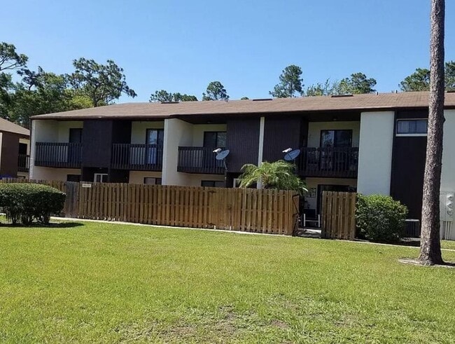 property at 2662 Crown Ct