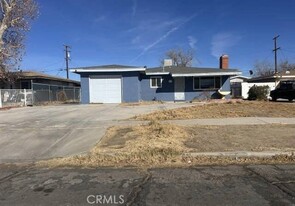15139 Las Piedras Dr, Unit Private Bedroom in Victorville, CA - Building Photo
