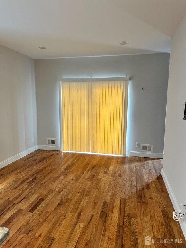 558 Broadway in Elizabeth, NJ - Building Photo - Building Photo